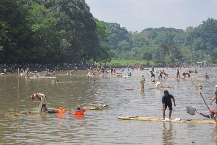 Ngubek Situ,Tradisi Unik Jelang Ramadhan Warga Situ Gede Bogor