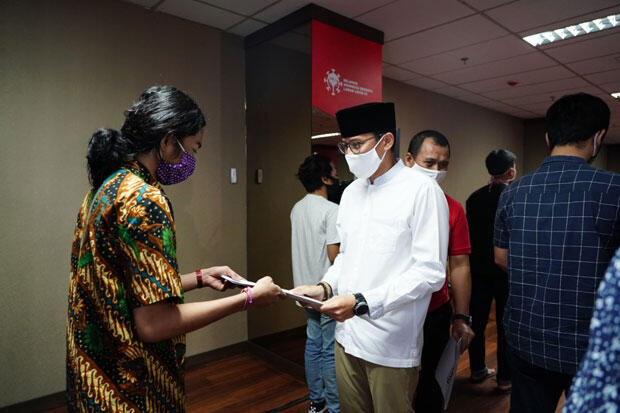 Sandiaga Uno dan Kahmipreneur Beri Beasiswa ke Pelajar Terdampak Covid-19