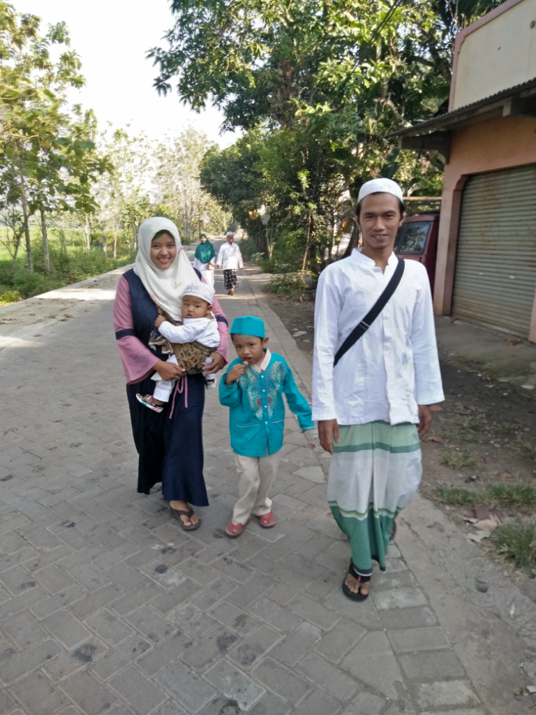 SEJARAH Kearifan Lokal Saban Selesai Salat Idul Fitri Masyarakat Jatirejo, Ngawi
