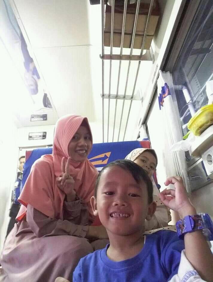 Dilema Anak Rantau: Pulang Bertaruh Nyawa, Tak Pulang Rindu Menyiksa.