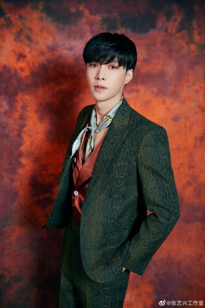 Lay ‘EXO’ Turut ‘Antarkan’ Suho Wajib Militer