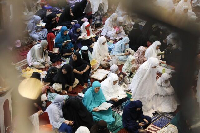 Suasana Qiyamul Lail Malam Pertama di Masjid Oman, Banda Aceh