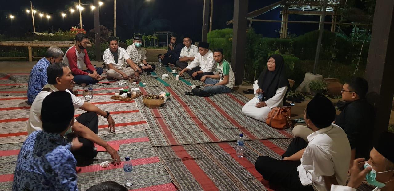 Serunya Santunan Hingga Bukber tetap jaga Sosial Distancing