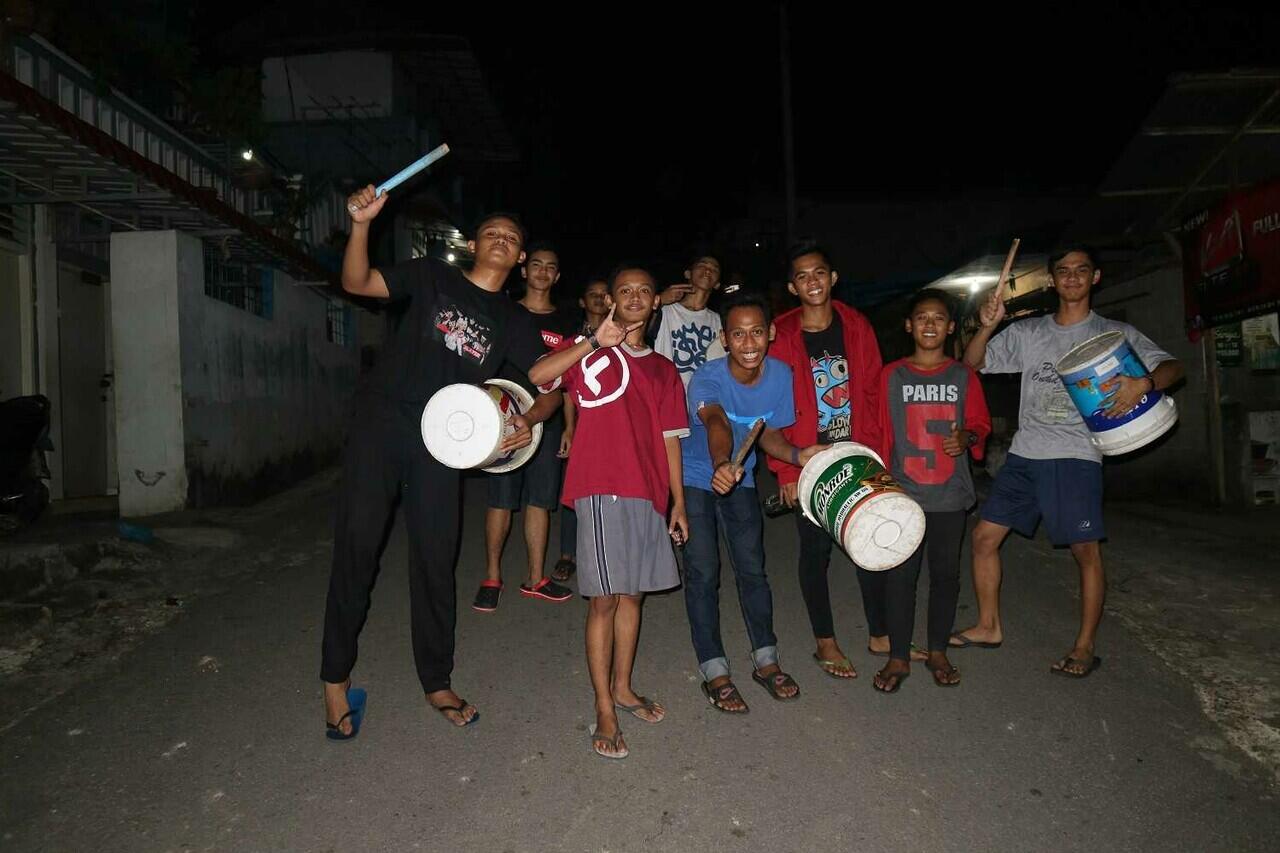 Cara-Cara Membangunkan Orang Sahur Di Kota Ane