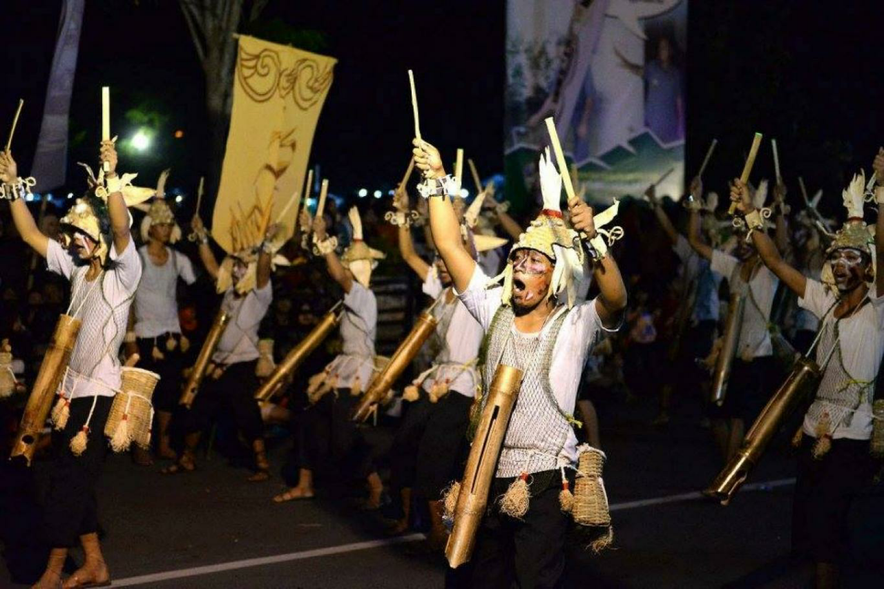 Alunan Musik Gugah Saur Rontek Bikin Kangen