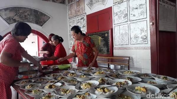 Maknai Toleransi, Tradisi Buka Puasa Bersama Di Klenteng Hok Swie Bio Bojonegoro