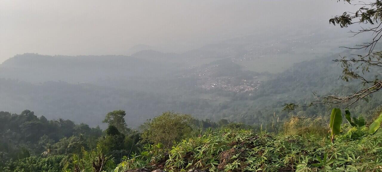 Ngabuburit di puncak bukit Bernama Batu Lawang Cilegon,Banten