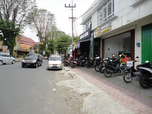 Daerah Kampus Jember Yang Biasanya Dulu Ramai Pas Ramadhan Dekarang Menjadi Sepi