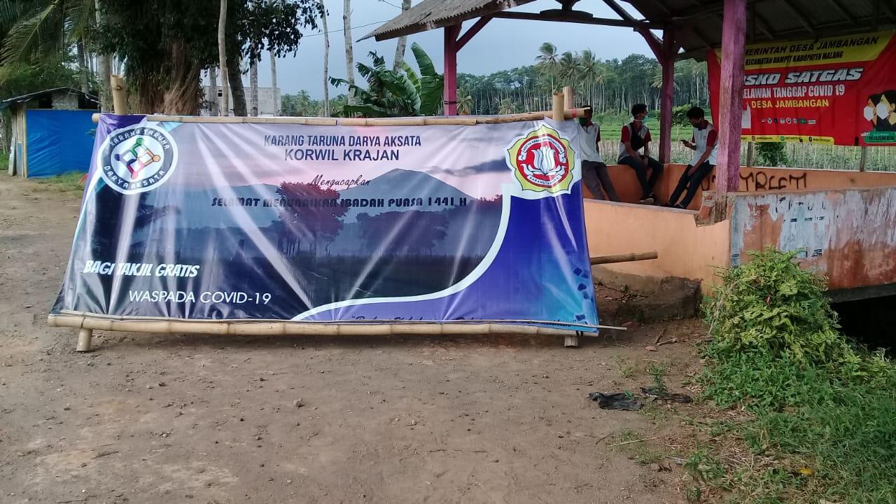 &#91;DARYA ASAKTA&#93; Karang Taruna Desa Jambangan Korwil Krajan Adakan Bagi Takjil Gratis