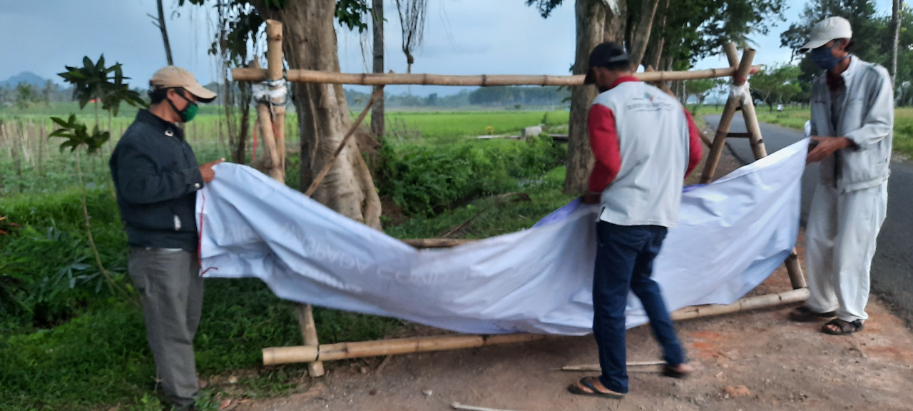 &#91;DARYA ASAKTA&#93; Karang Taruna Desa Jambangan Korwil Krajan Adakan Bagi Takjil Gratis