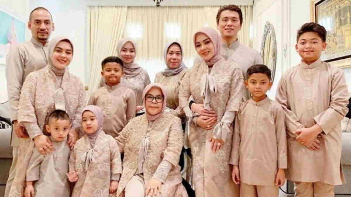 HARUSKAH BELI BAJU BARU UNTUK HARI RAYA IDUL FITRI ??? Gimana Menurut Gansis??