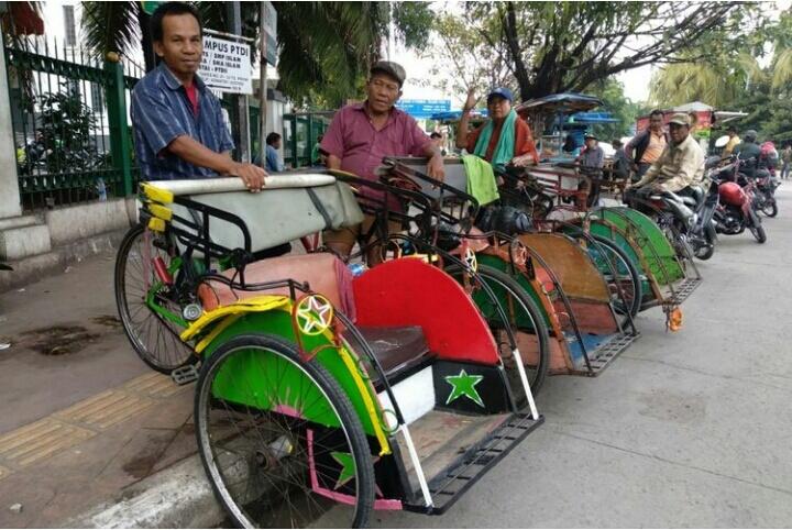 Becak Bersama Perjalanan Cintaku