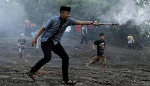 Kegiatan Ramadhan Masa Kecil Yang Bikin Kangen. No.3 Ngeri-Ngeri Syedap!