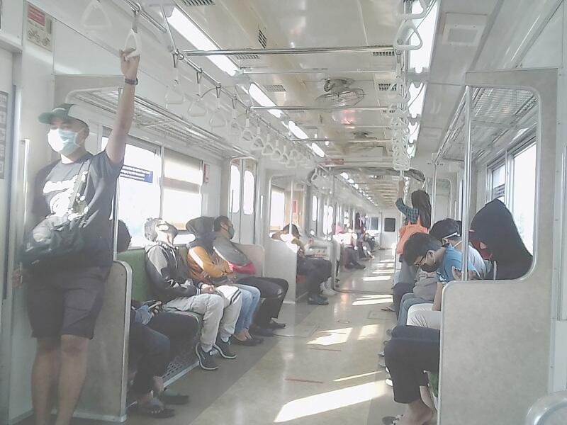 Belum Ada Lagi Tawa Riang dan Kadang Tangis Anak-anak Kecil di KRL