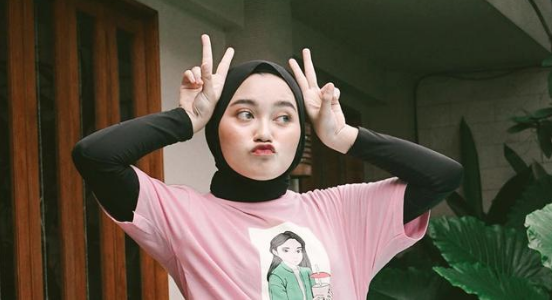 Jadi Sorotan Usai Remehkan Covid-19, Youtuber Indira Kalistha Menangis Minta Maaf