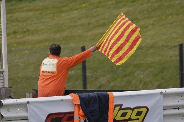 Red Flag Sampai Black Flag,Inilah Arti Warna Bendera Yang Dikibarkan Dalam Moto GP