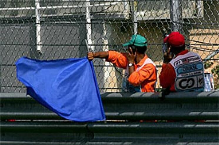 Red Flag Sampai Black Flag,Inilah Arti Warna Bendera Yang Dikibarkan Dalam Moto GP