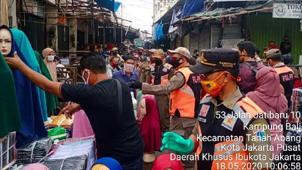 Camat soal Pasar Tanah Abang Ramai: Ruwet, 80% Pedagang-Pembeli Luar DKI