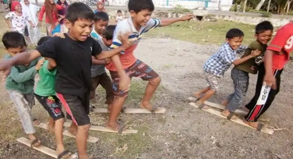 20 Permainan Tradisional Seru yang Kini Keberadaannya Sudah Jarang Ditemukan Lagi