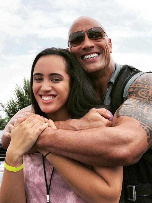 Umur 18 Tahun, Putri Dwane &quot;The Rock&quot; Johnson mengikuti jejak ayahnya!!