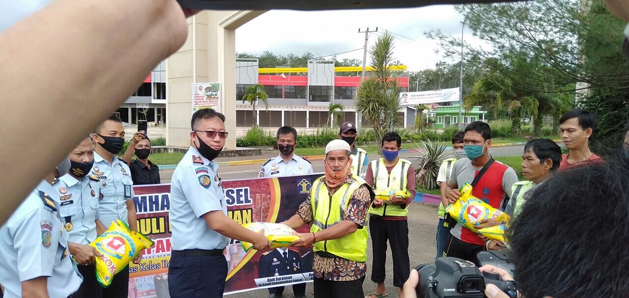 Peduli Ramadhan Dampak Covid-19 Lapas Klas IIA Banyuasin Salurankan Bansos