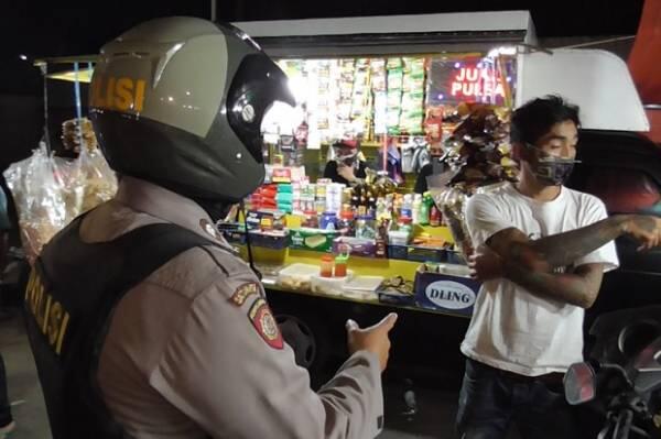 Bandel, Puluhan Pelanggar PSBB di Bukittingi Dilabeli dan Difoto
