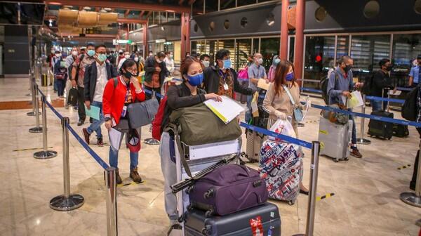 Ratusan Penumpang Ditolak Terbang di Bandara Soetta, Kok Bisa?