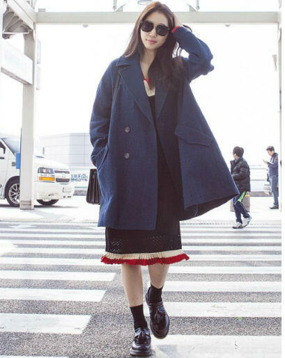10 OOTD Dress Ala Fashion Airport Seleb Korea, Bikin Gaya Makin Cetar!