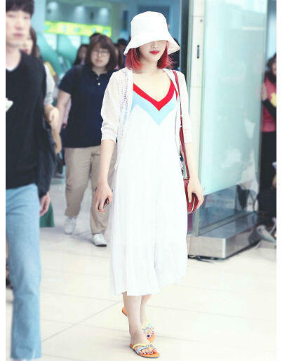 10 OOTD Dress Ala Fashion Airport Seleb Korea, Bikin Gaya Makin Cetar!
