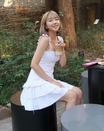10 Inspirasi White Dress Ala Sunny Dahye Yang Feminin Banget