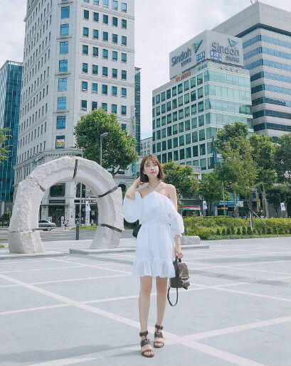 10 Inspirasi White Dress Ala Sunny Dahye Yang Feminin Banget