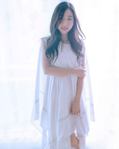 10 Inspirasi White Dress Ala Sunny Dahye Yang Feminin Banget