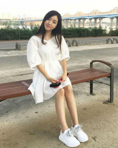 10 Inspirasi White Dress Ala Sunny Dahye Yang Feminin Banget