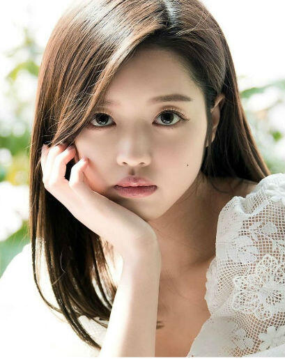 10 Fakta Menarik YooA, Member Oh My Girl Yang Mirip Boneka Barbie!