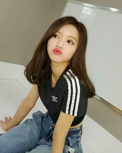 10 Fakta Menarik YooA, Member Oh My Girl Yang Mirip Boneka Barbie!