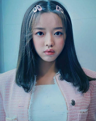 10 Fakta Menarik YooA, Member Oh My Girl Yang Mirip Boneka Barbie!