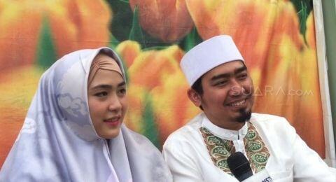 Sambil Menangis, April Jasmine Minta Ustaz Solmed Nikah Lagi