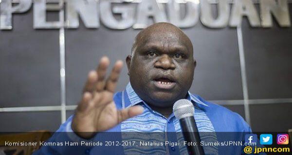 Natalius Pigai Peringati 22 Tahun Reformasi dengan Mengejek Jokowi
