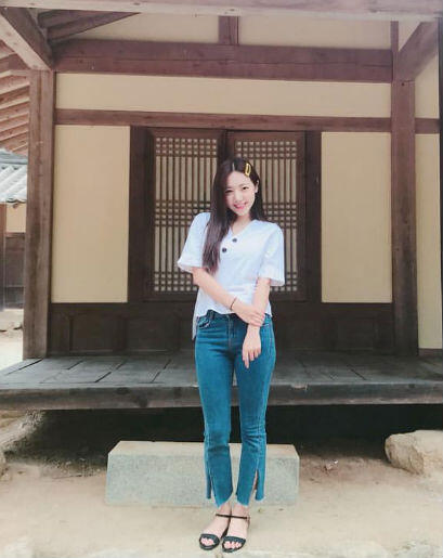 9 Inspirasi OOTD Namjoo A-Pink, Cocok Jika Kamu Ingin Tampil Feminin