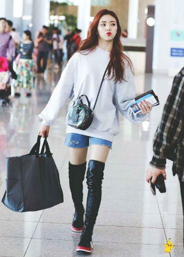 Gaya Modis Sekaligus Seksi Artis Korea Selatan Saat Di Bandara