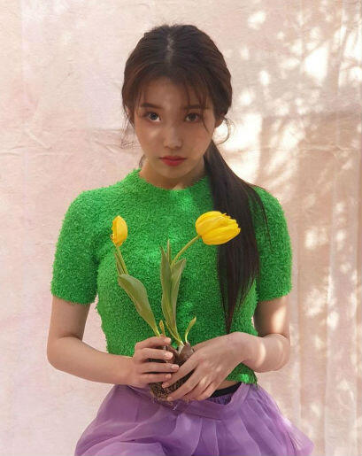 Rayakan Ultah Saat Syuting, 9 Potret Baby Face IU Di Usia 27 Tahun