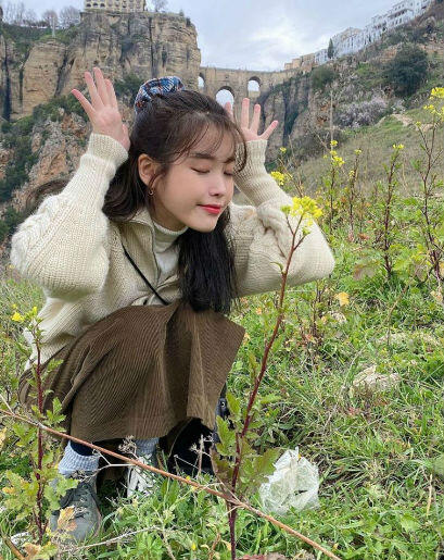 Rayakan Ultah Saat Syuting, 9 Potret Baby Face IU Di Usia 27 Tahun