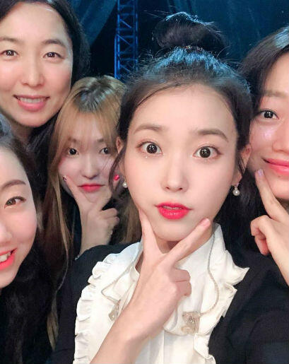 Rayakan Ultah Saat Syuting, 9 Potret Baby Face IU Di Usia 27 Tahun