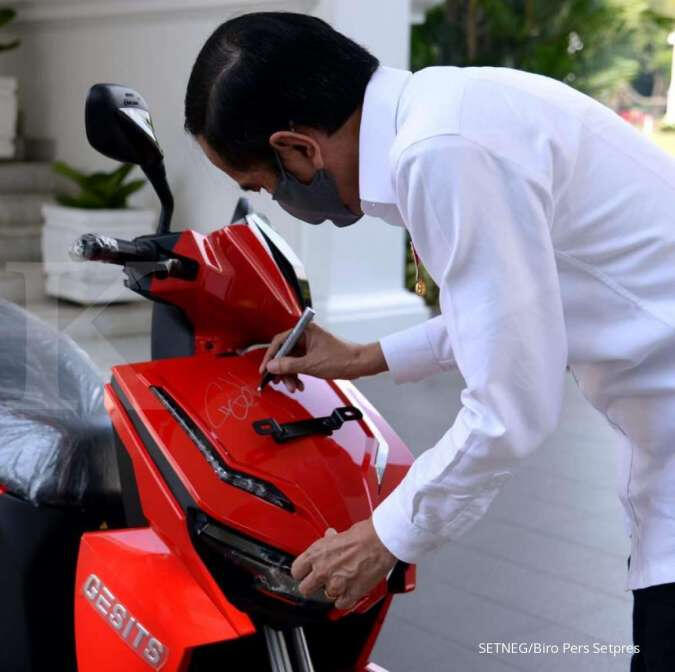 Lelang Keperawanan VS Lelang Motor Gesits Jokowi, Mana yang Akhirnya Lebih Heboh?