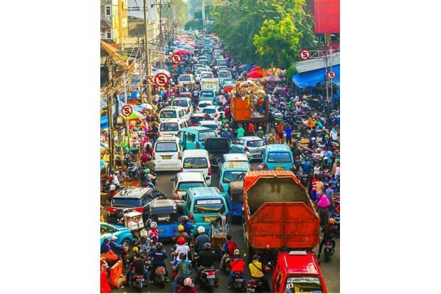 Ribuan Warga Padati Pasar Kebayoran Lama, Kapolsek: Masyarakatnya Bandel