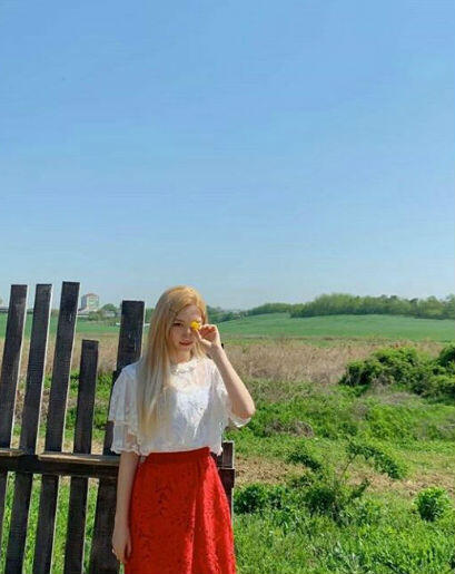 10 Inspirasi Gaya OOTD Liburan Ala Eunseo WJSN Yang Simple &amp; Nyaman