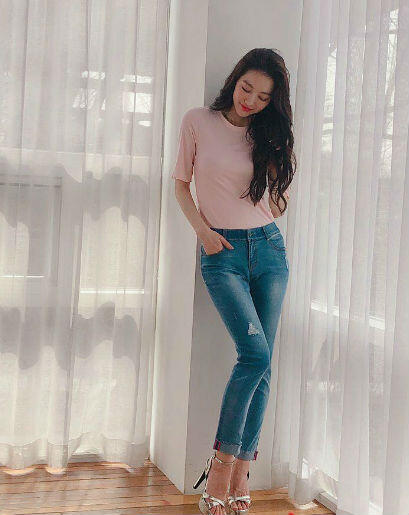 Intip 10 OOTD Korean Style Jang Hee Jin, Siap Bikin Gayamu Bak Idol!