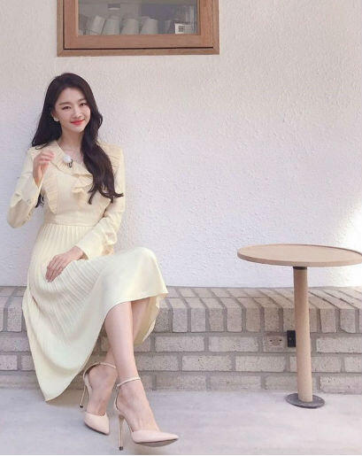 Intip 10 OOTD Korean Style Jang Hee Jin, Siap Bikin Gayamu Bak Idol!