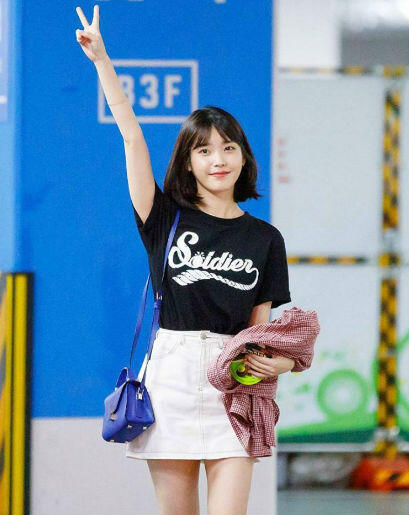 9 Inspirasi Mix And Match Busana Dengan Bawahan Rok Ala IU, Modis Abis