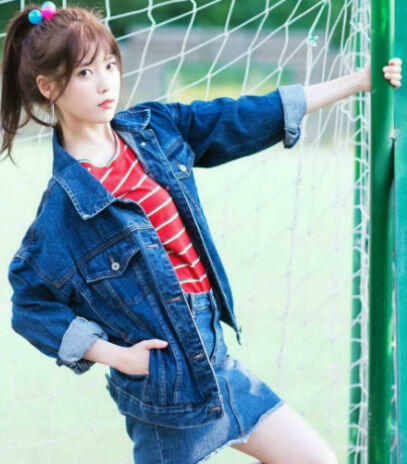 9 Inspirasi Mix And Match Busana Dengan Bawahan Rok Ala IU, Modis Abis